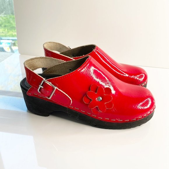 Red Kids Clogs with Flower Detail - Picture 1 of 11